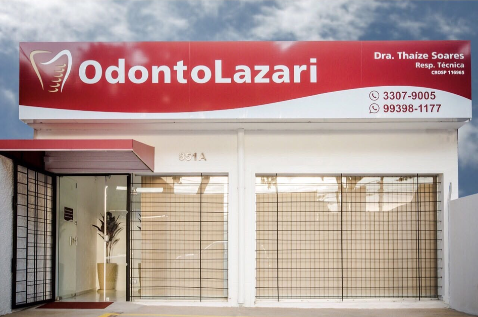 Fachada real da OdontoLazari, com identificação da Dra. Thaize Soares